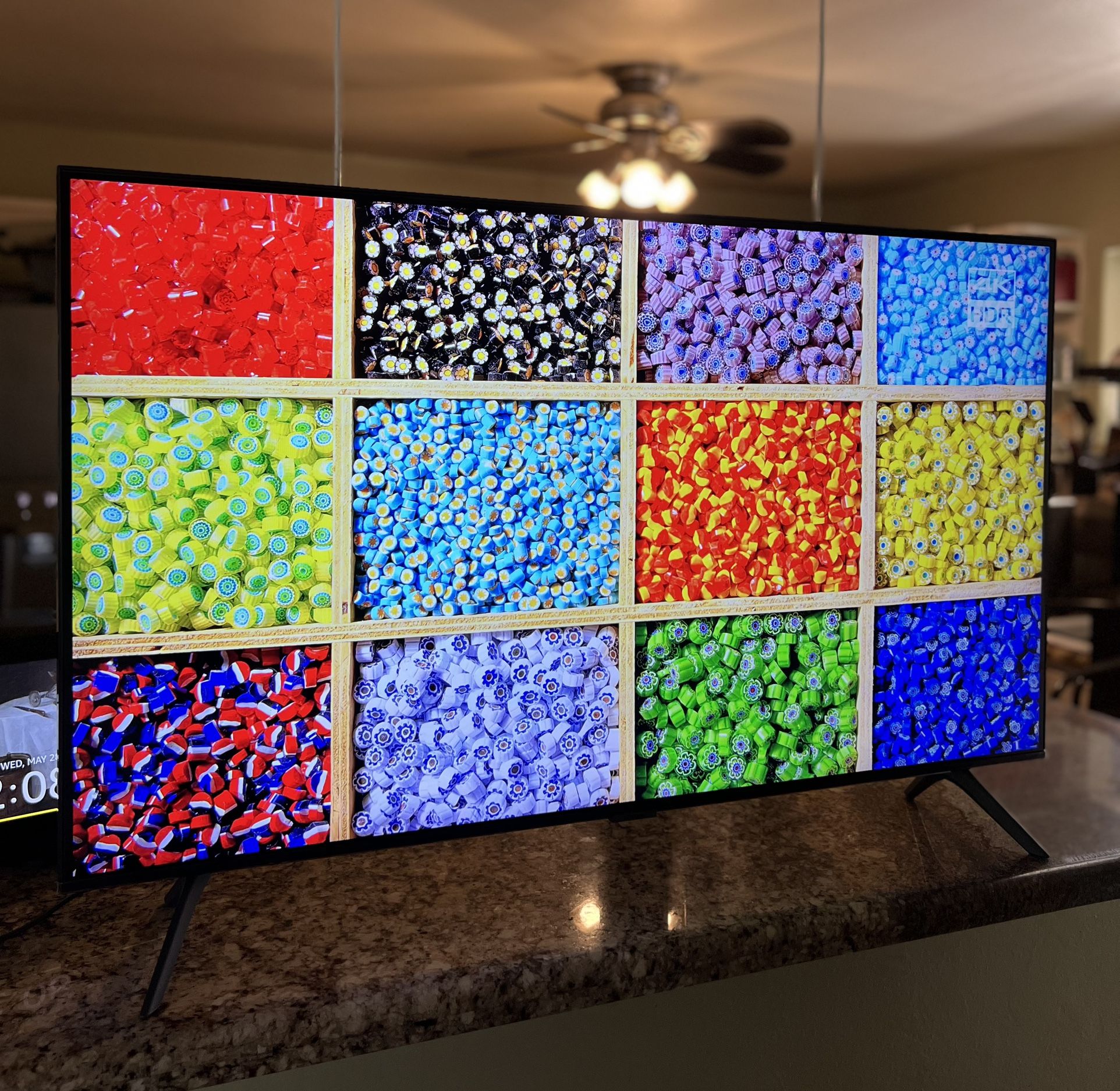 SAMSUNG 43-Inch Class Crystal UHD CU7000 Series