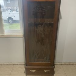 Rifle Cabinet.  Good condition conditions with the key.