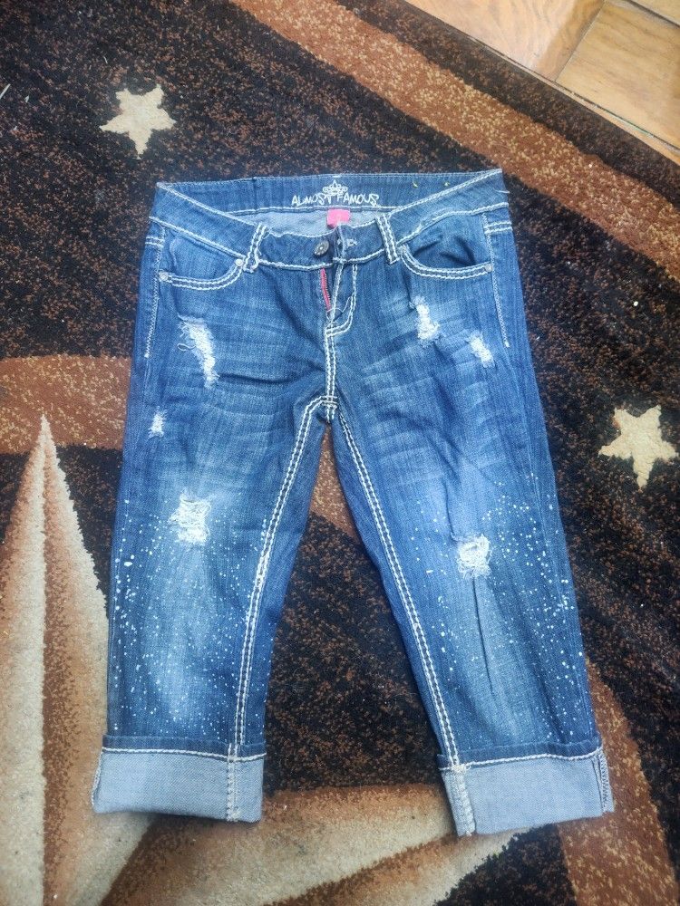 Almost Famous Size 9 Capri Jeans