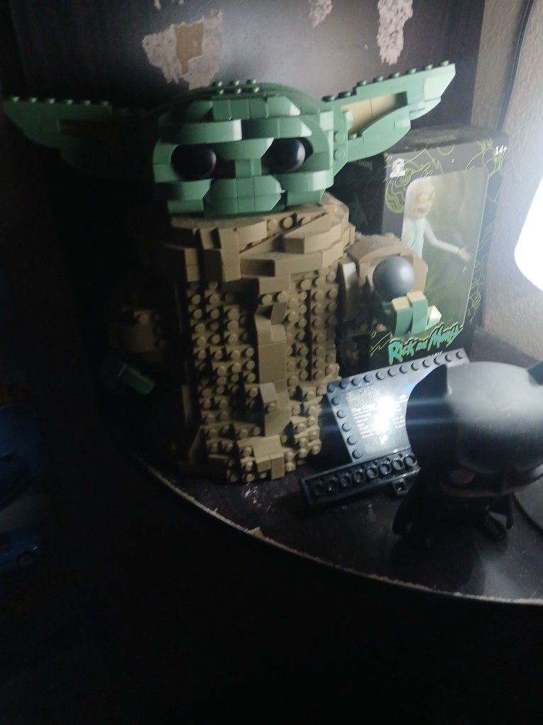 Baby Yoda Lego Has Box WANT 100$ MEETUPS ONLY