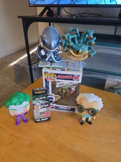 5 Funko pop + 1 Funko keychain