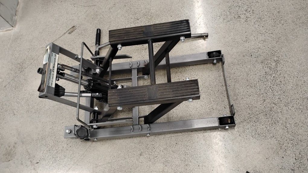 PITTSBURGH 1500 lb. Steel ATV/Motorcycle Lift
