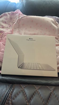 Magic Keyboard works with iPad Pro 13-inch (M4 and M5).
