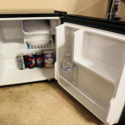 Artic King Mini Fridge 