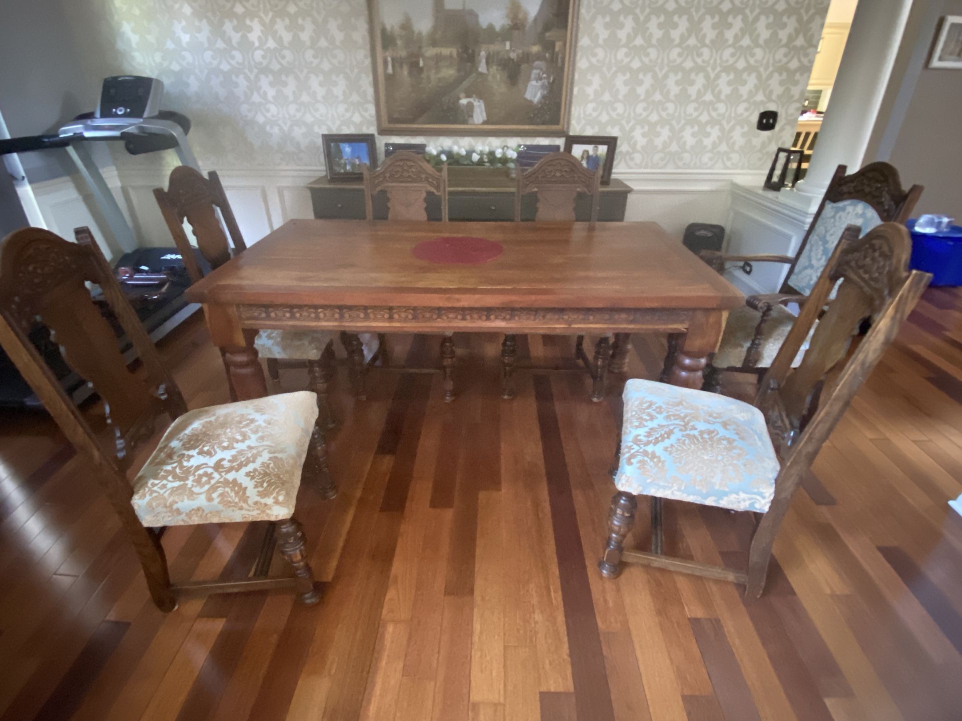 Dining Table & Chairs