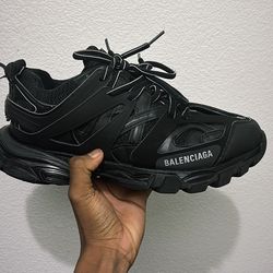 Balenciaga Tracks size 42