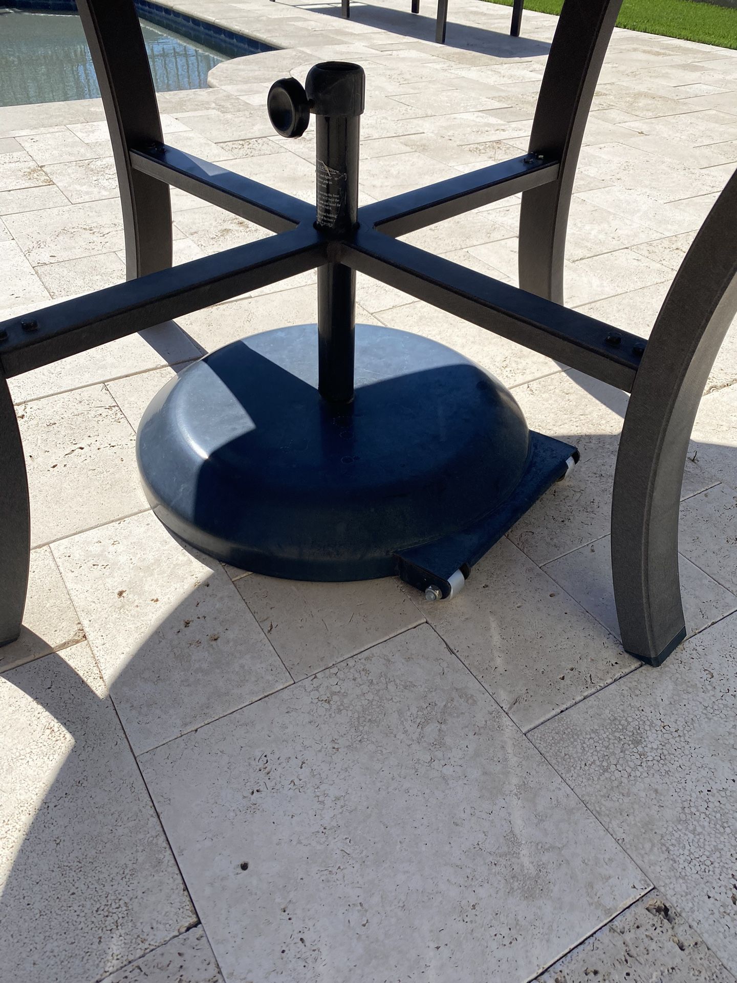 PATIO UMBRELLA BASE WITH WHEELS