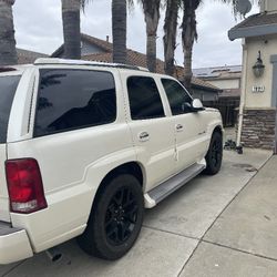 2005  Cadillac  Esclade