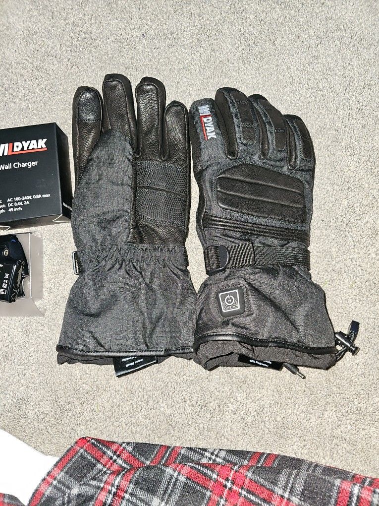 Wildyak Rechargeable Heated Gloves, New