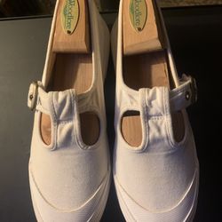 Vans Sneaker Style 95/ 7.5 Men / 9.0 Women