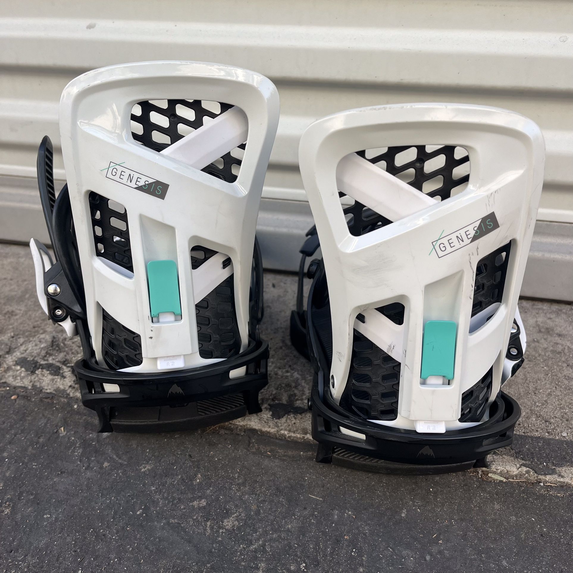   Burton GENESIS Re:Flex snowboard bindings MEN'S MEDIUM black chalk