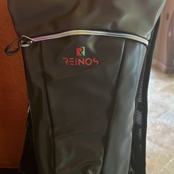 New Black REINOS Hydration Backpack 2L. Great Gift! 
