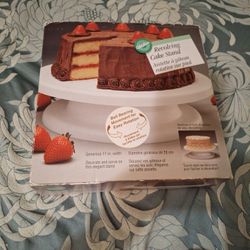 BRAND NEW REVOLING CAKE STAND