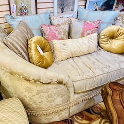 AICO By Michael Amini CHATEAU BEAUVAIS Sweetheart Chaise