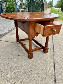 Broyhill Drop leaf table with drawer