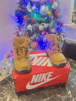 Toddler Boys NIKE DUCK BOOTS 10c Brand New! 