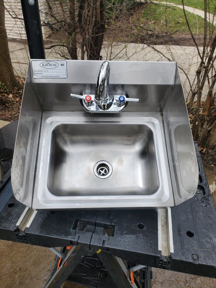 KROWNE STAINLESS STEEL HAND SINK with FAUCET and SPLASHGUARDS