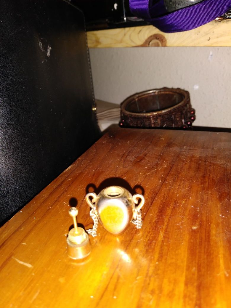 Necklace pendant perfume bottle