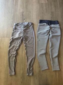 Two Pairs of Women's Textured Leggings brand new size : large