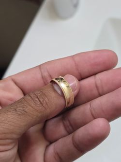 14k gold polished ring.