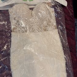 Ivory Lace Wedding Dress – Size 12 – Dry Cleaned
