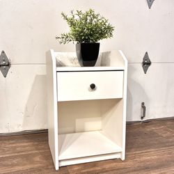 Like New Condition, White Nightstand w/ Black Knobs