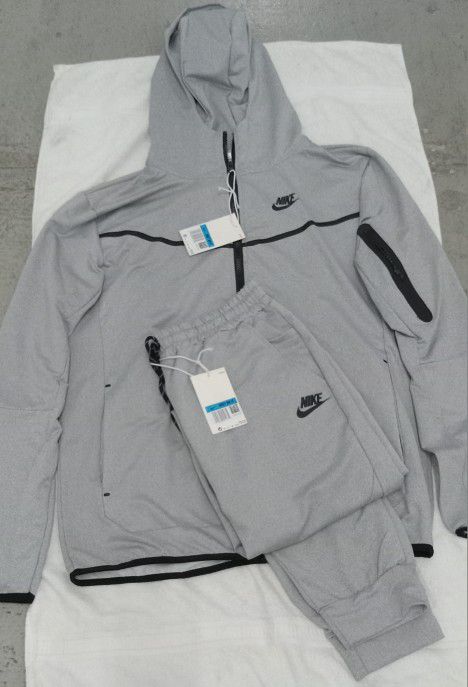 Nike Tech Mens Sweat Suit Size L -XL Gray / Silver