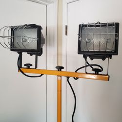 Dual 500W Halogen Worklight W/ Stand + Extra Bulbs
