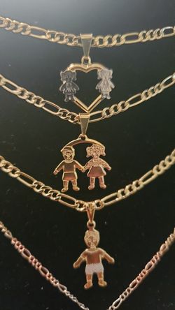 Cadena de oro laminado con dije de uno y dos niños 👦 🤷