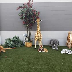 Safari plushes animals