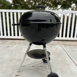 Weber Original Kettle 22-Inch Charcoal Grill - Black