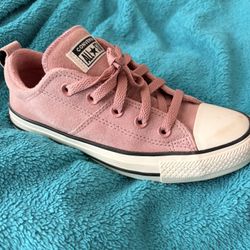 Women’s Suede Converse Size 6