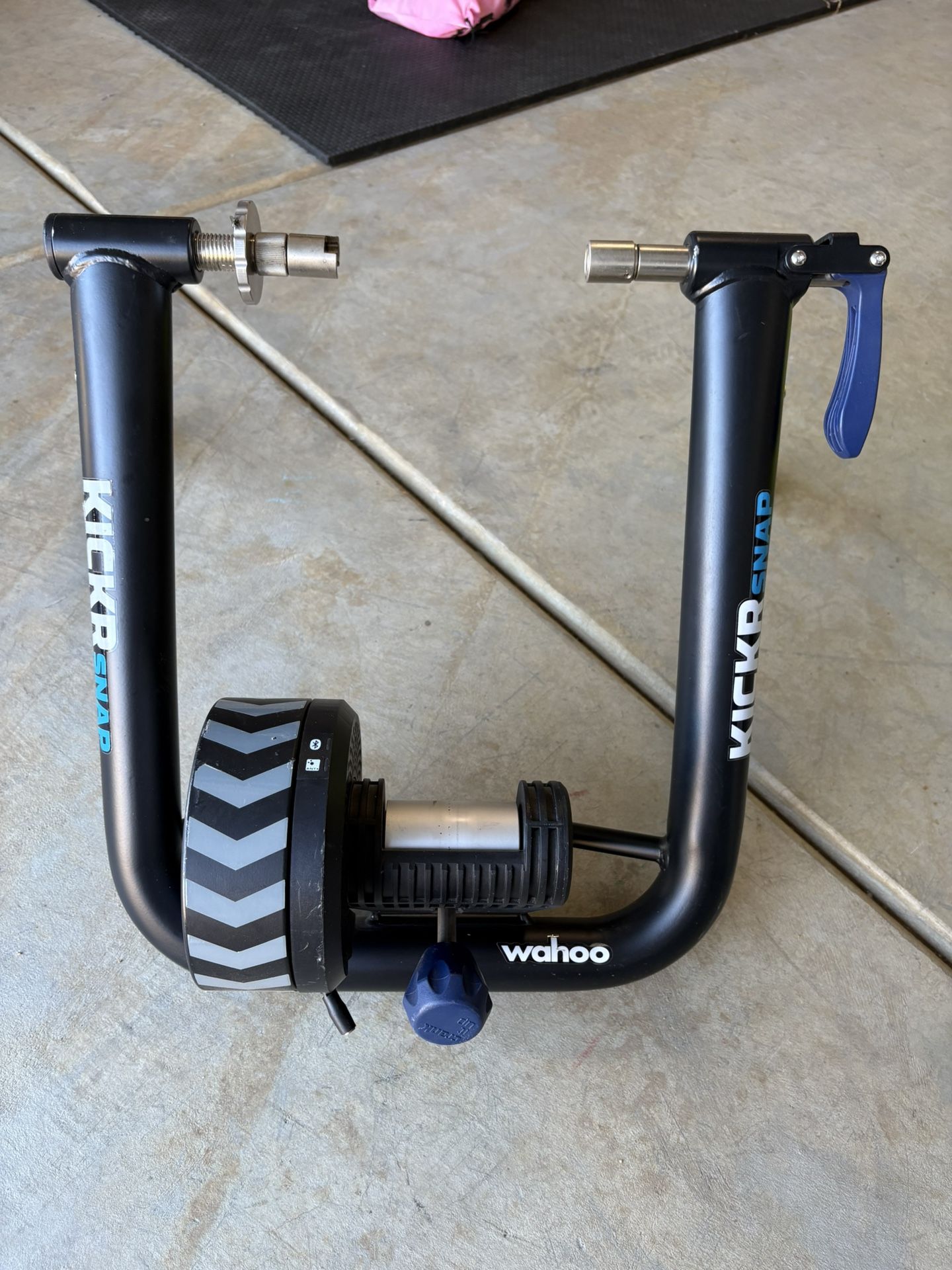Excellent Condition KickrSNAP Indoor Bike Trainer