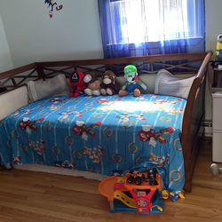 Day Bed With Mattress I  Very Good Condition 