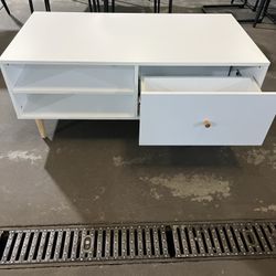 Brand new and assembled,coffee table  $99  Warehouse Clearance Sale   🔥First Come, First Served🔥  🔥Reserve with a Deposit🔥  Address:  2745 Boone s