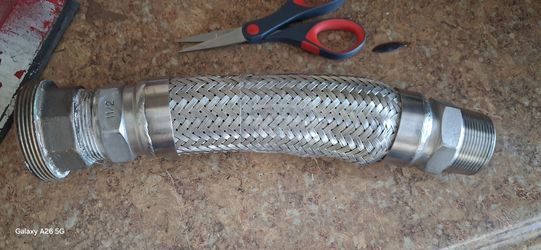 1.5-inch NPT stainless braided flex connector