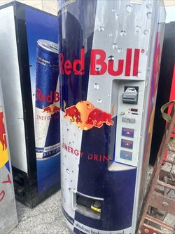 5 Red Bull Vending Machines hold 372 Cans SUPER RARE