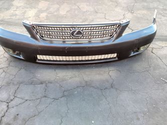 2003-2005 Lexus ls300 complete front bumper with all the accessories OEM.
