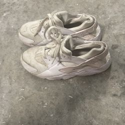 Nike White Harauches Size 3