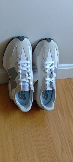 New Balance Women's 327 shoes - White /Grey- size 11 (men size 9.5) New no Box