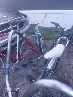 Lot of vintage bikes