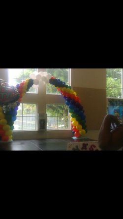 5 color rainbow balloon arch