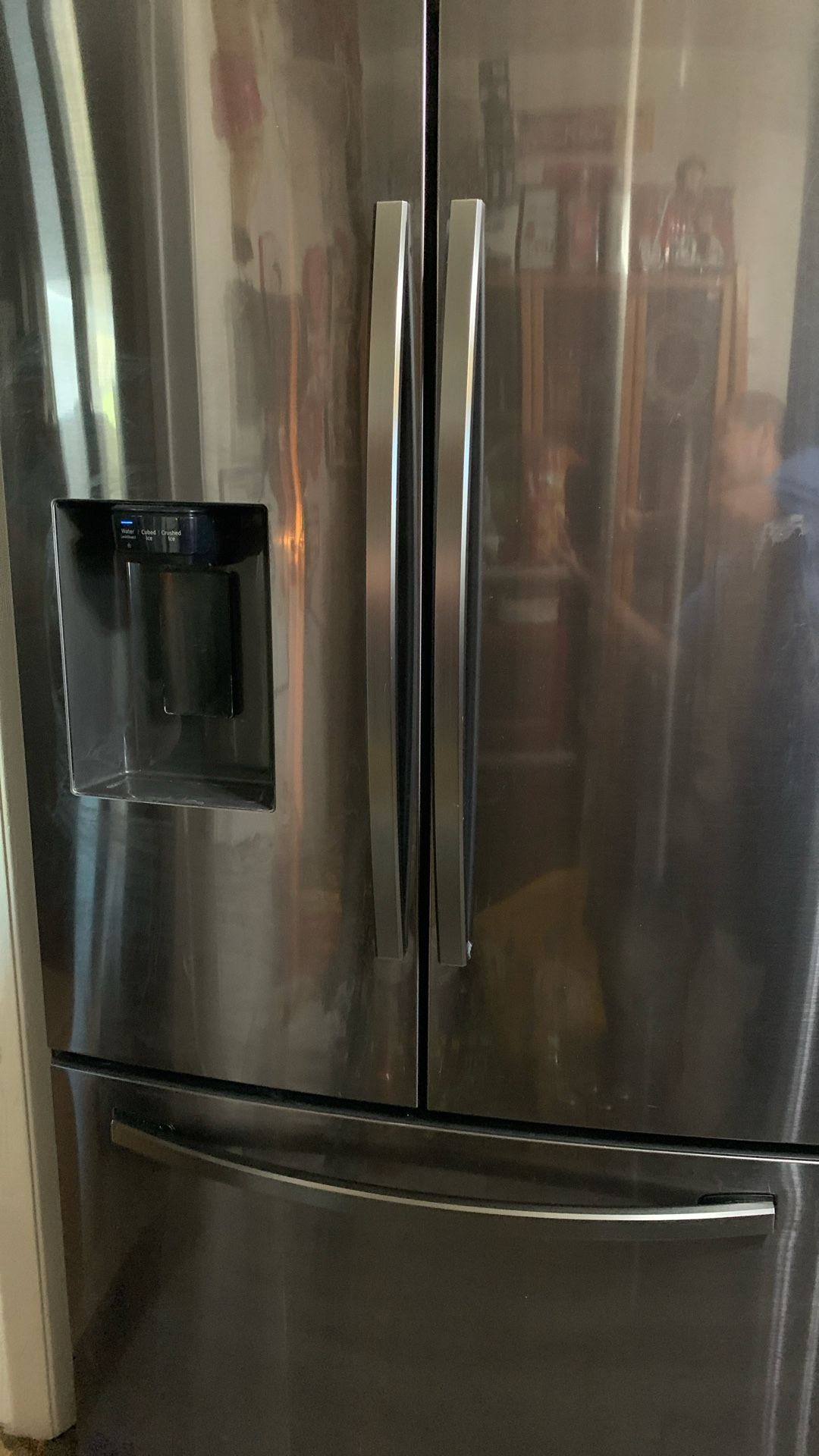 SAMSUNG REFRIGERATOR FRENCH DOORS FREEZERS AT BOTTOM DRAWERS COLOR BLACK STAINLESS STEEL ICE MAKER DOES NOT WORK ICE MAKER DOES NOT WORK!