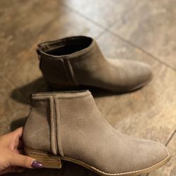 Woman’s Ankle Boots