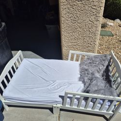 Toddler Bed With Matreess 