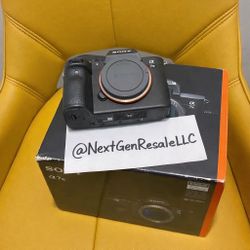 Sony Alpha a7 III (a7 Mark III) Full-Frame Mirrorless Digital Camera Body | 24.2MP | 4K UHD Video | E-Mount | Pro Photo & Video
