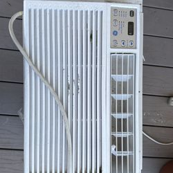 Air conditioner with remote