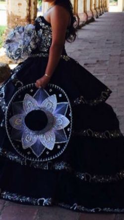 Vestido de quinceañera estilo charrán en muy buenas condiciones