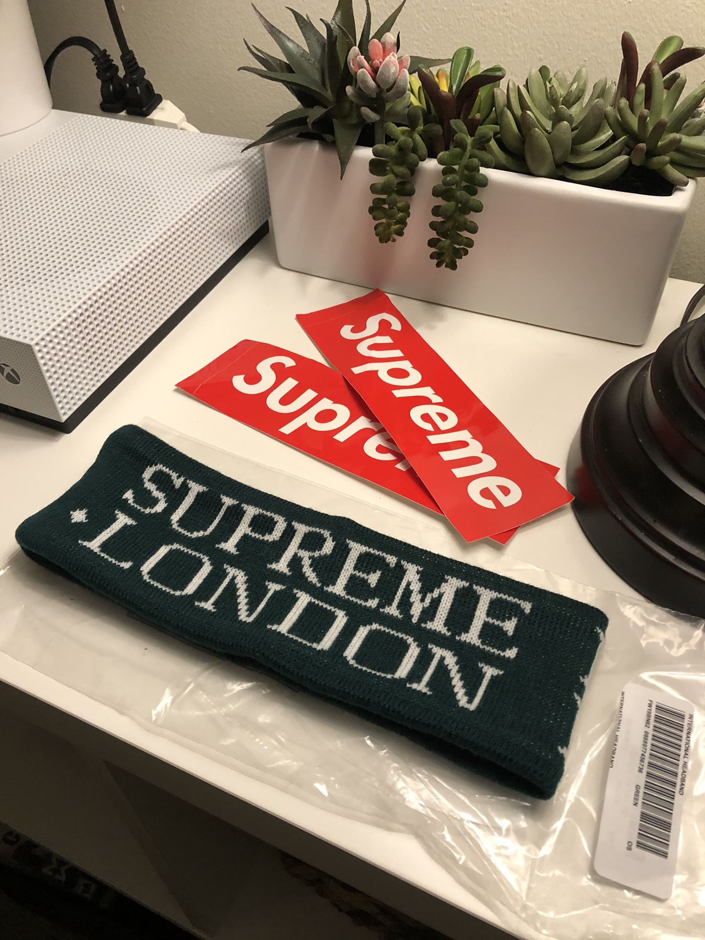 Supreme AW 19 International Headband Pine green