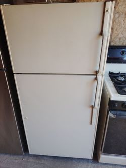 GE Top-Freezer Refrigerator stove gas